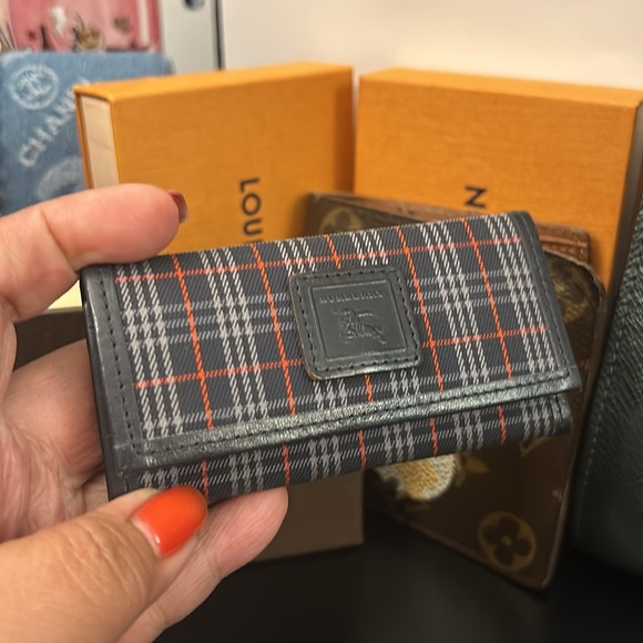 Burberry KeyHolder - Picture 2 of 8